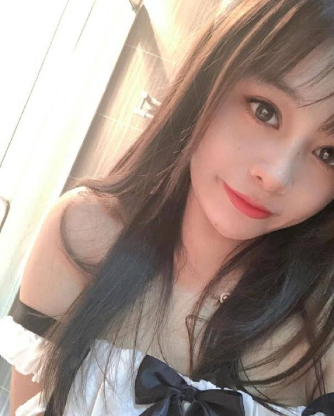 来紫云阁了，进房间以后一个一个